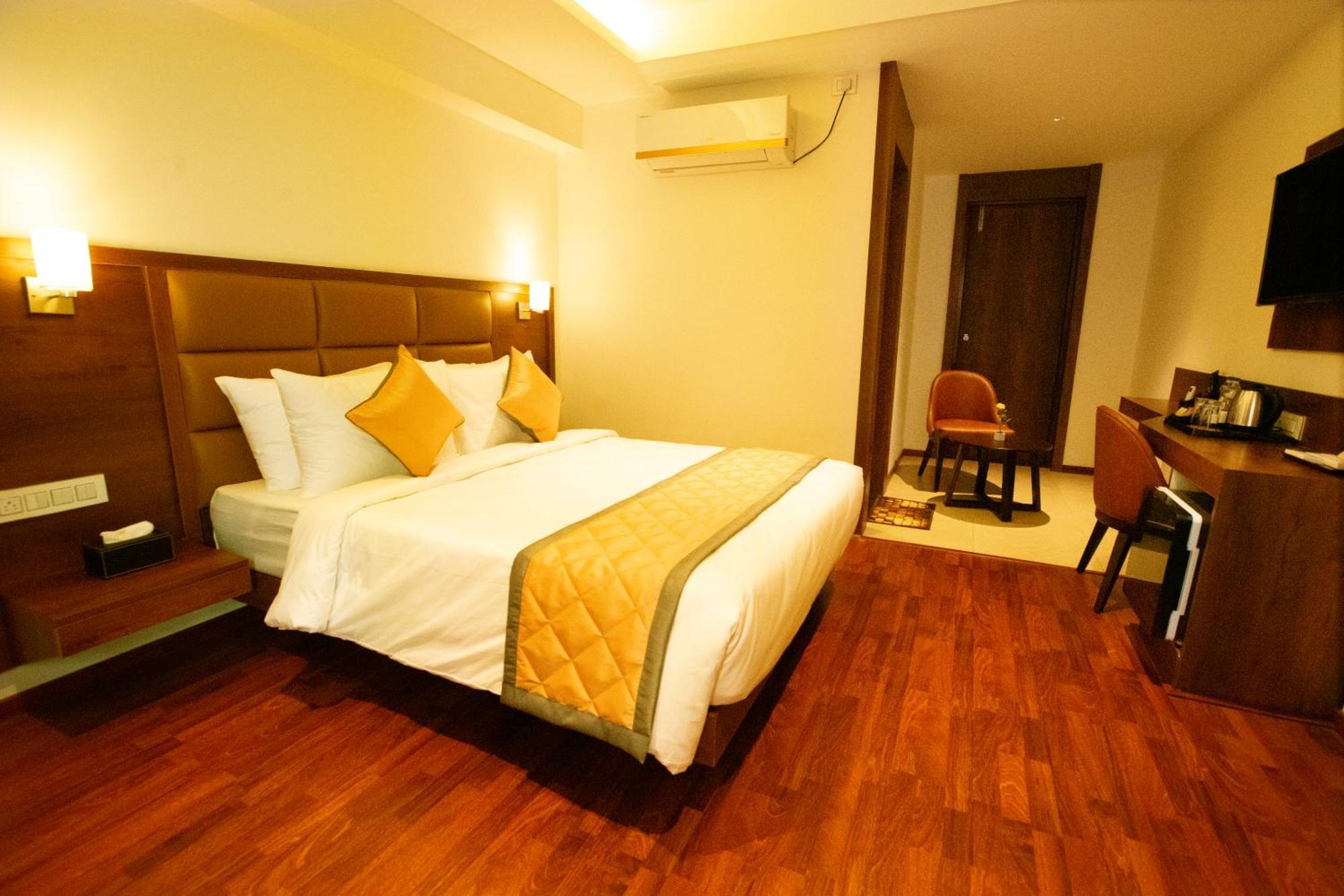 Golden Fortune Inn Hotel Bangalore Buitenkant foto
